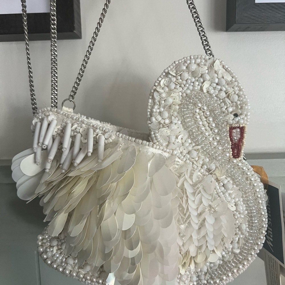 Elegant Swan Beaded Handbag
